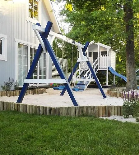 度假居 Marynarskie 波别罗沃